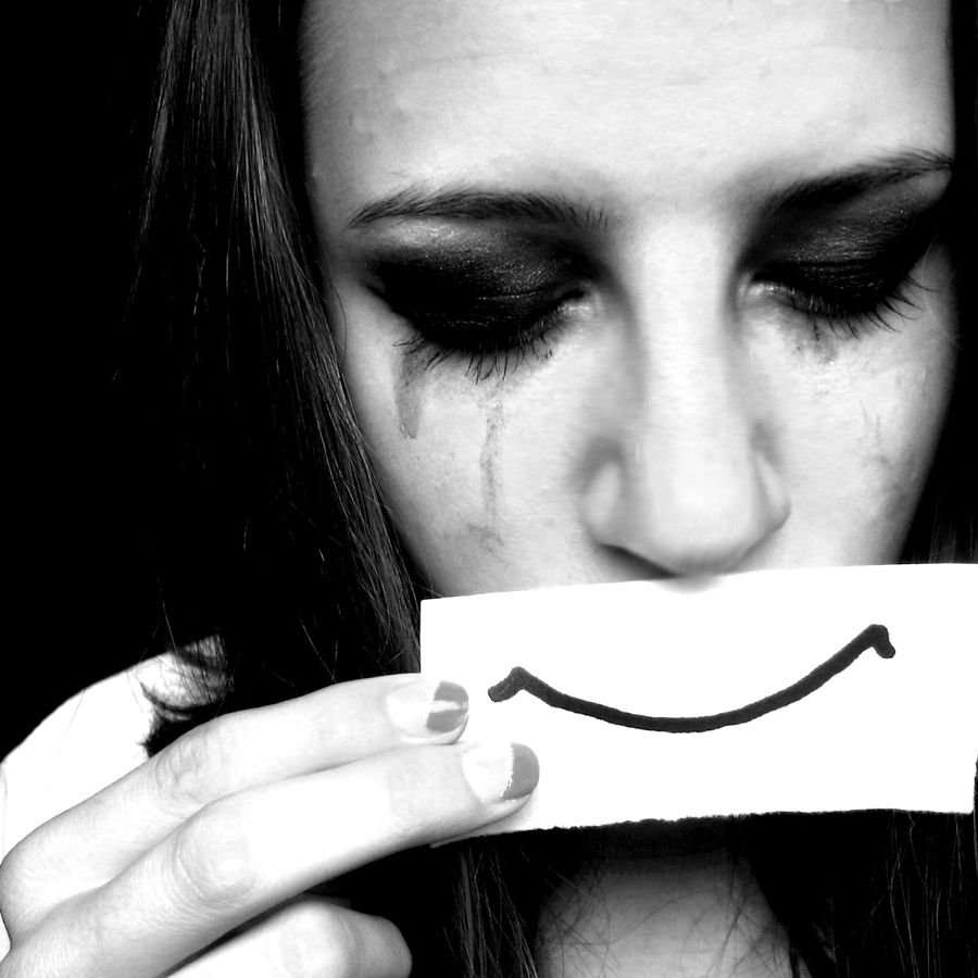 Грусть заммаской улыбки