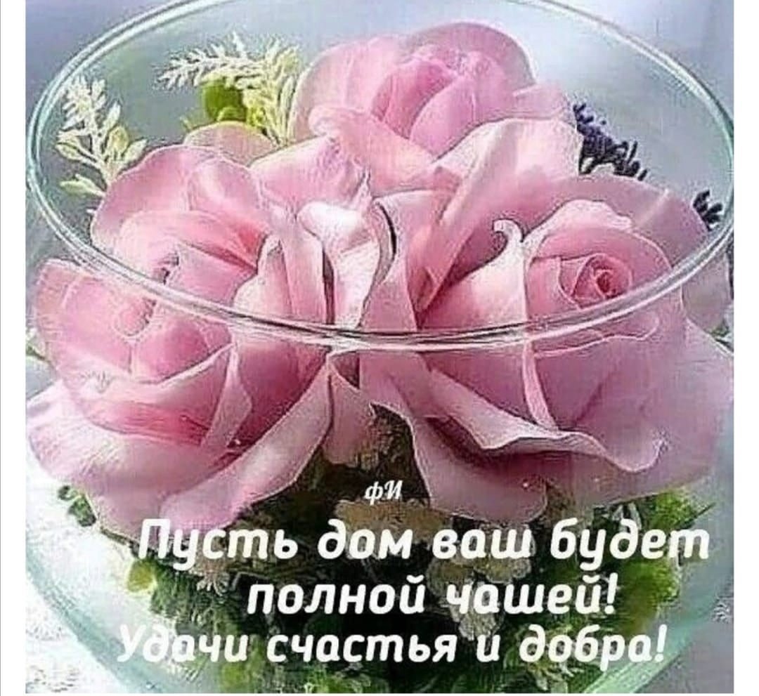 Счастливая девушка на море