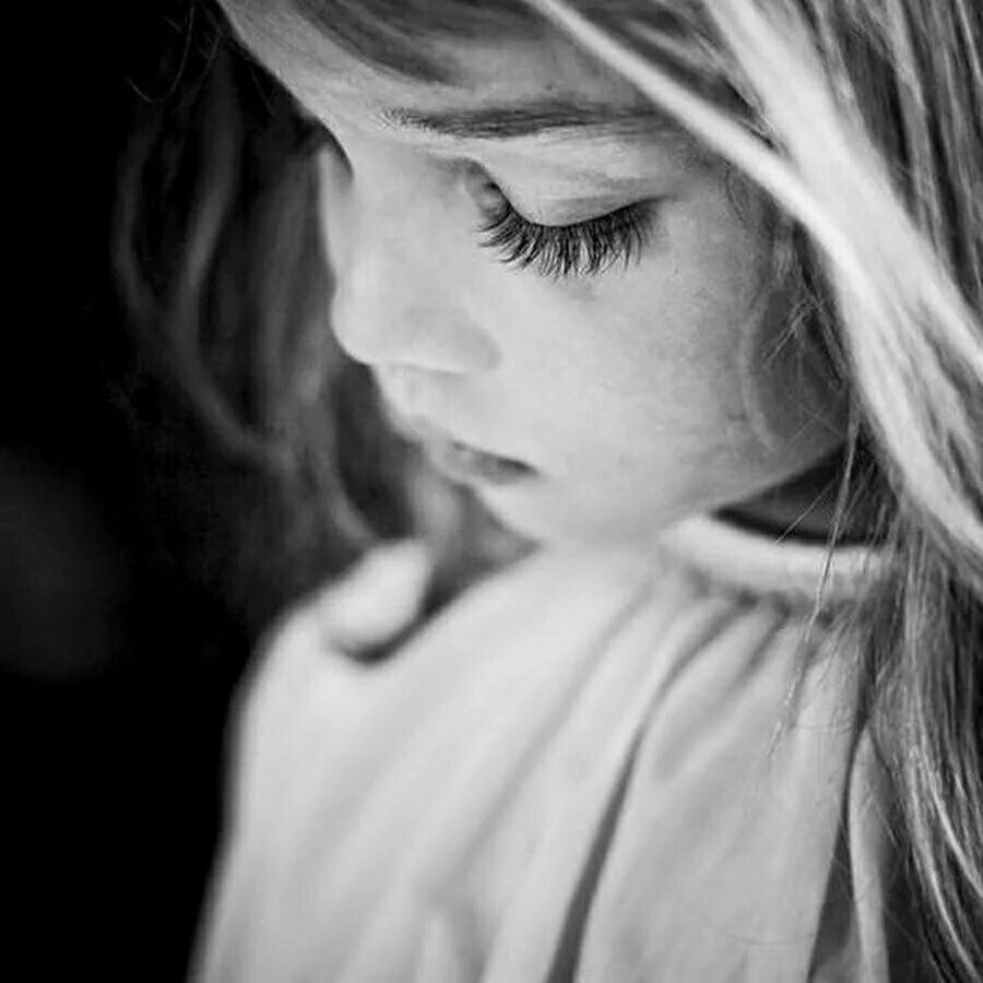 Девочка с надутыми губками