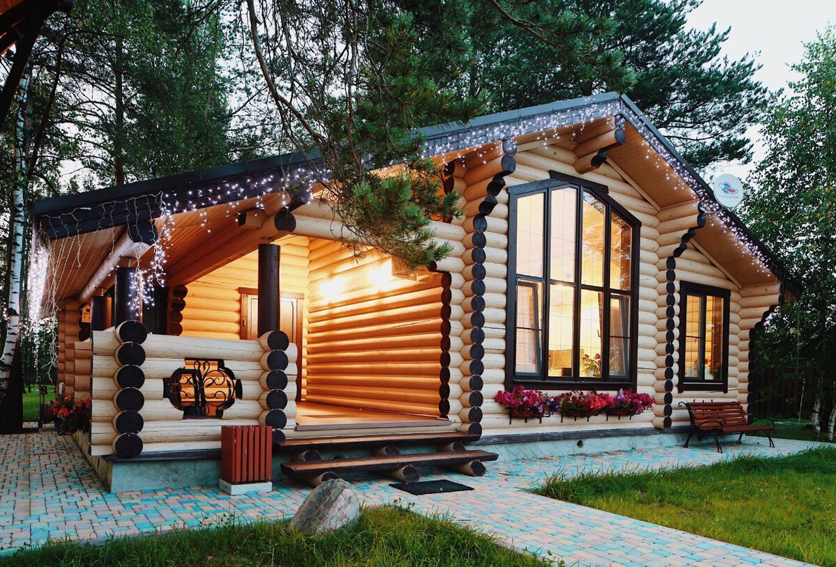 Современная баня из бревна