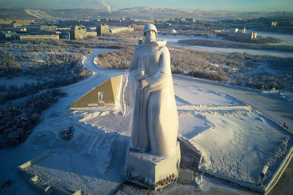 Памятник Алеше в Мурманске