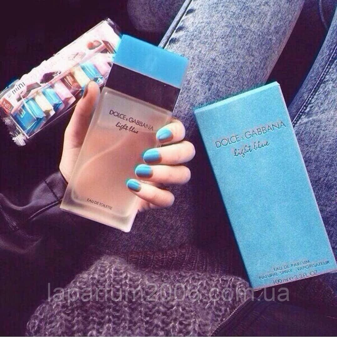 Дольче Габбана Лайт Блю в руке