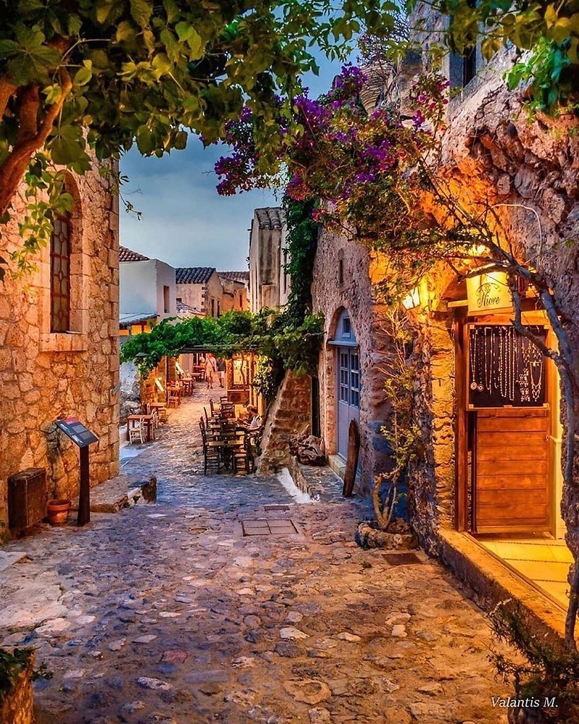 Тоскана Флоренция Италия улочки с людьми