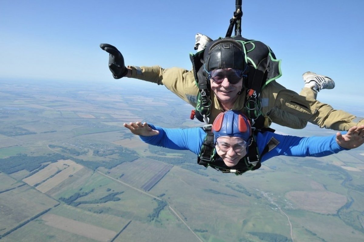 Прыжок с парашютом из самолета