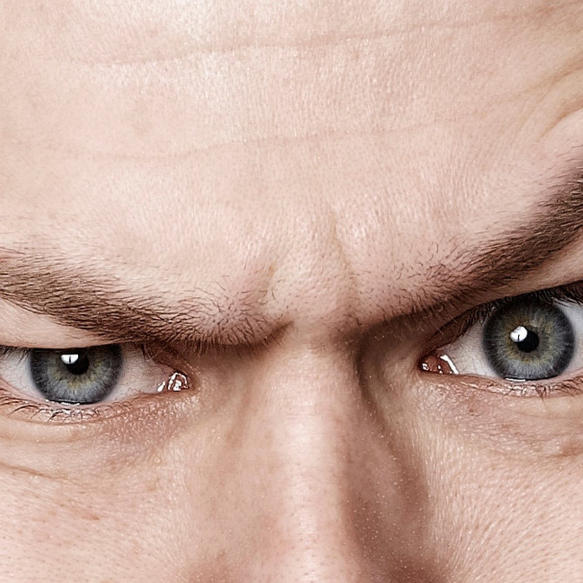 Нахмуренные глаза