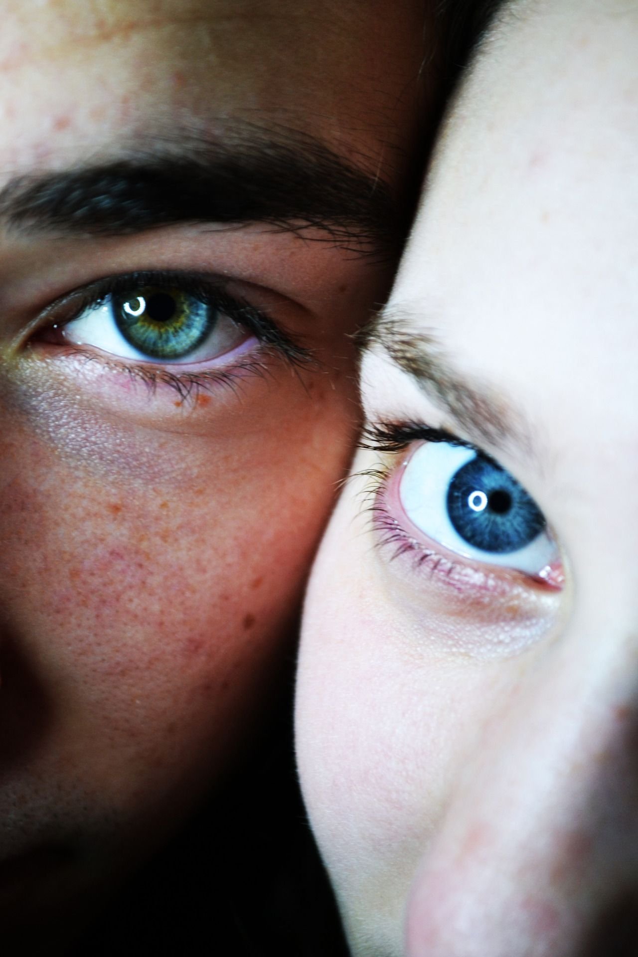 Глазок друзей. Глаза влюбленных. Глаз человека. Любовь в глазах. Мужской и женский глаз.