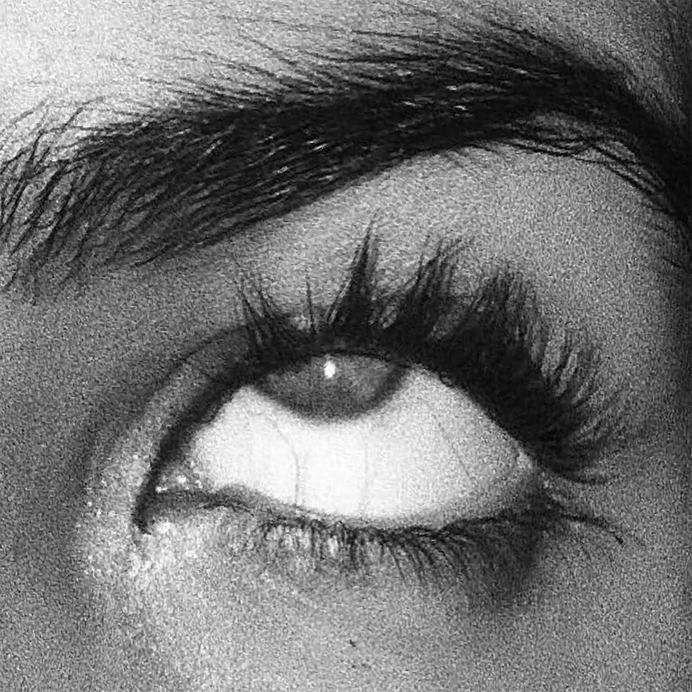 Глаз черно белый