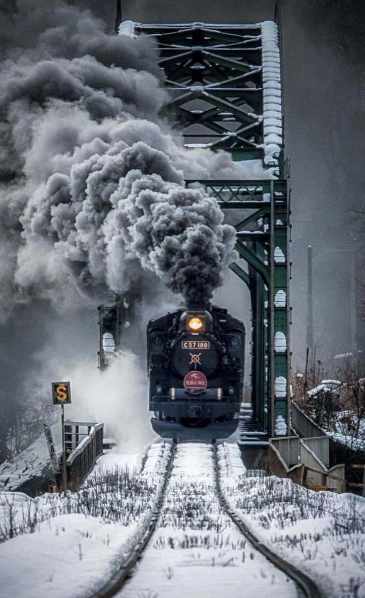 Поезд с дымом