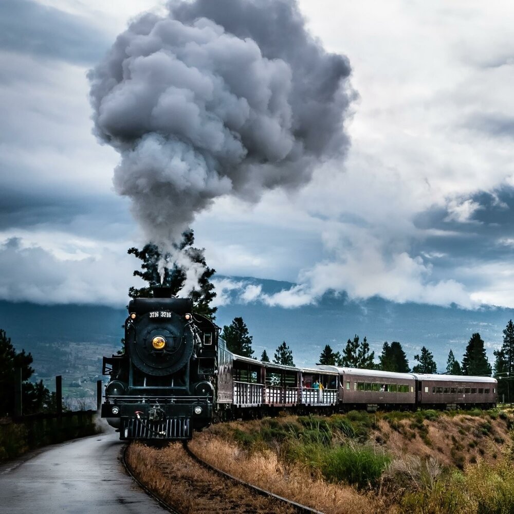 Поезд с дымом