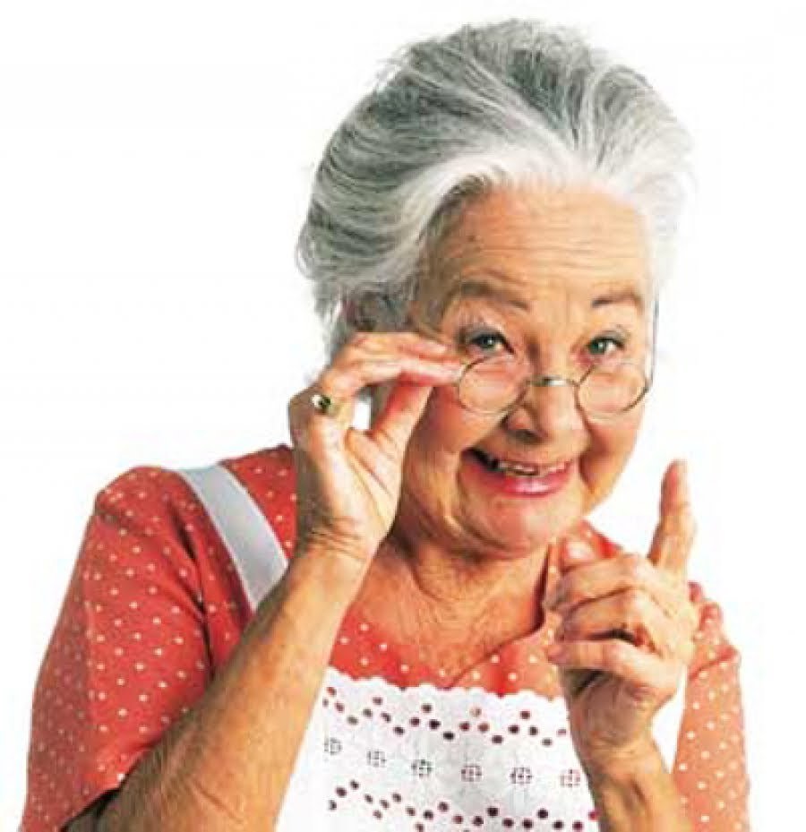 Бабушка с яблоками