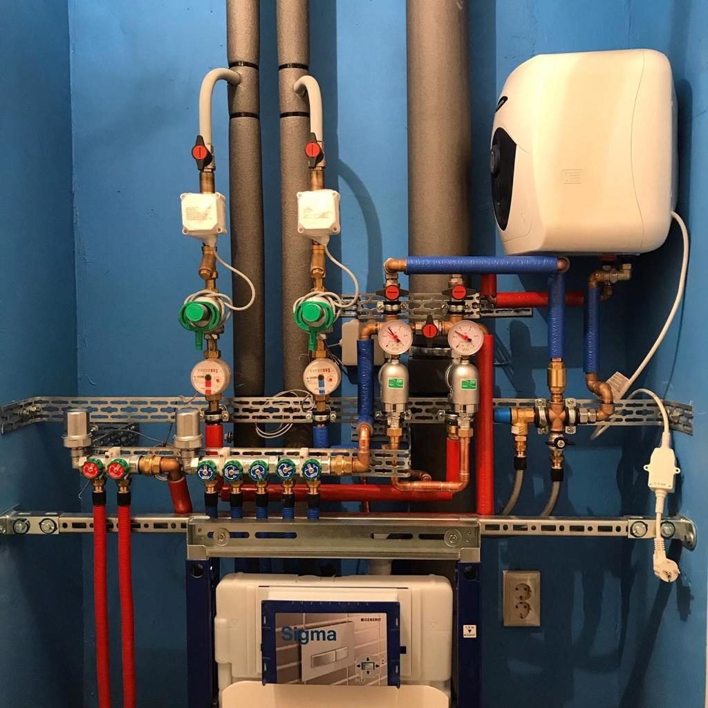 Коллекторная разводка труб водоснабжения ( Rehau RAUTITAN stabil )