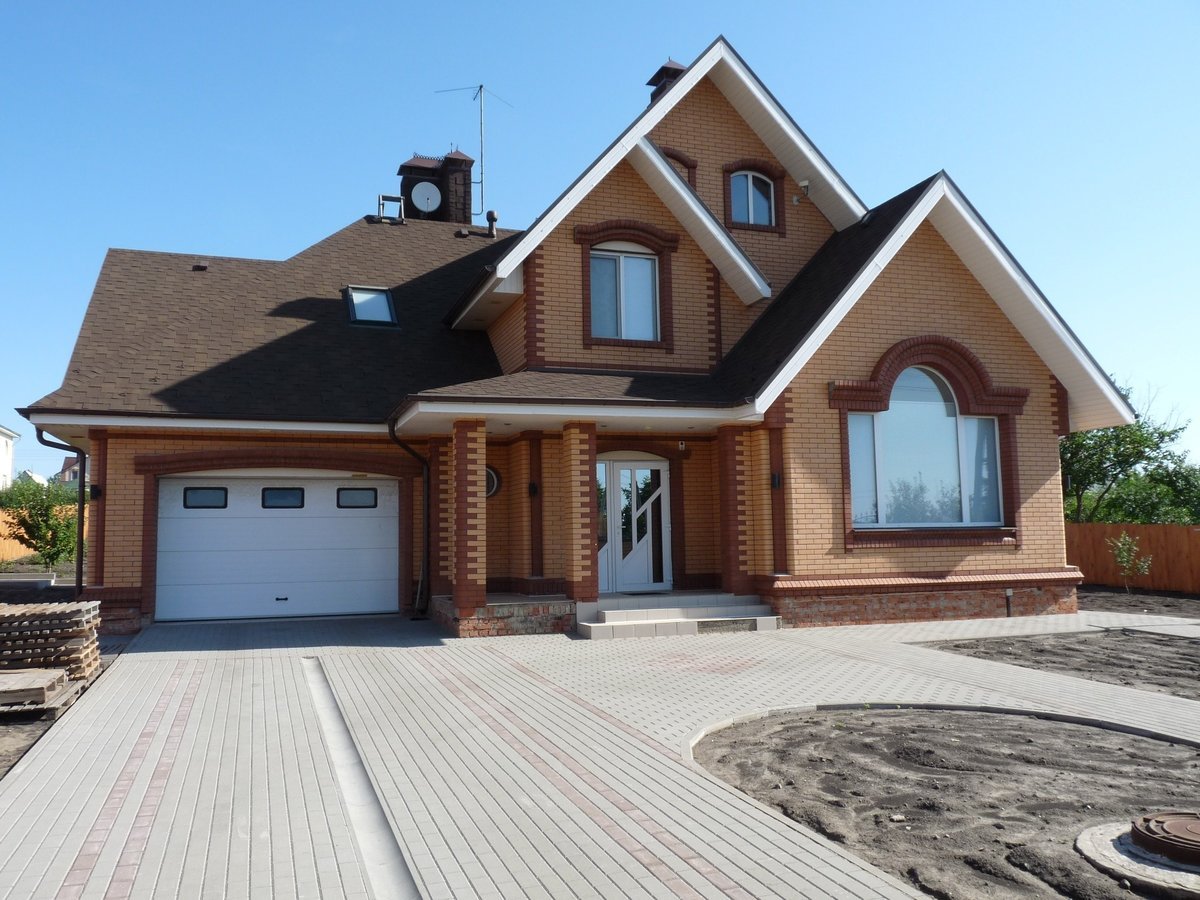 Гараж в частном доме