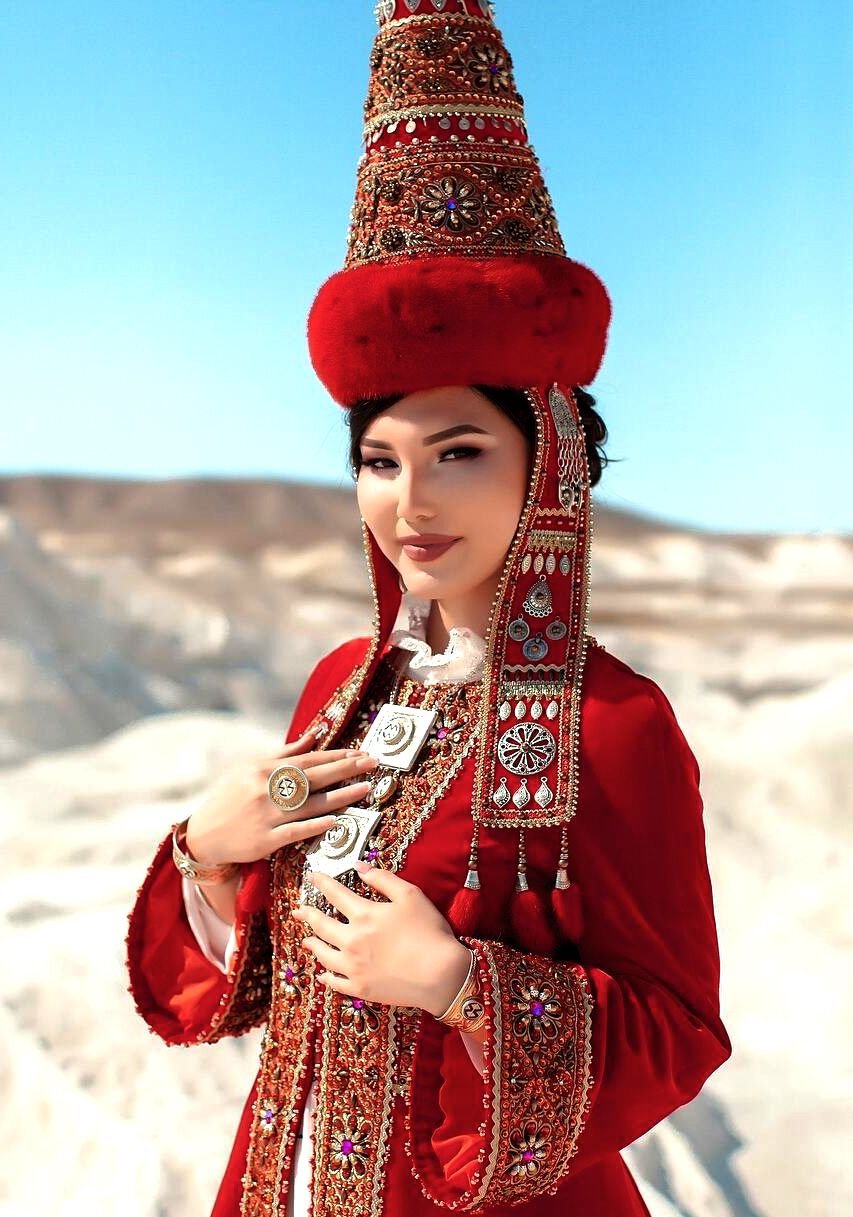 Казахская Национальная одежда саукеле