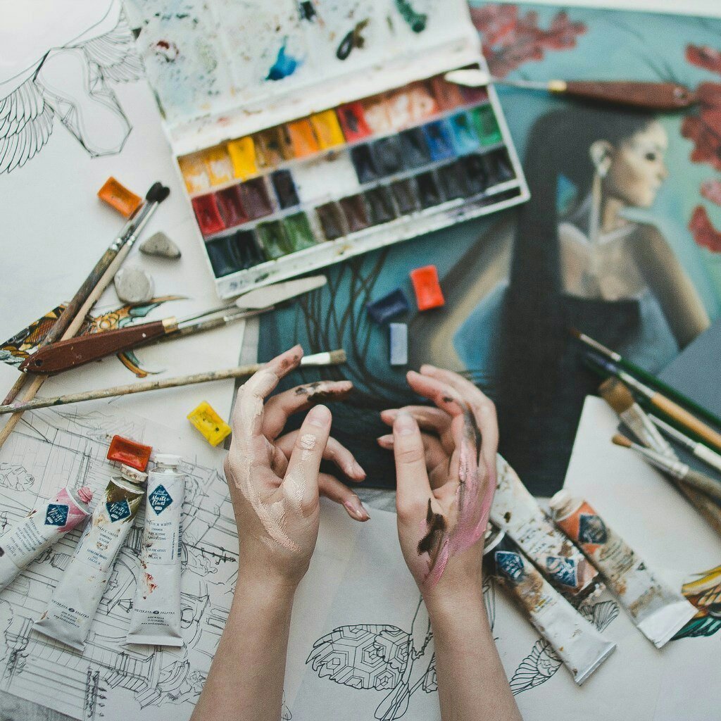 Человек в краске