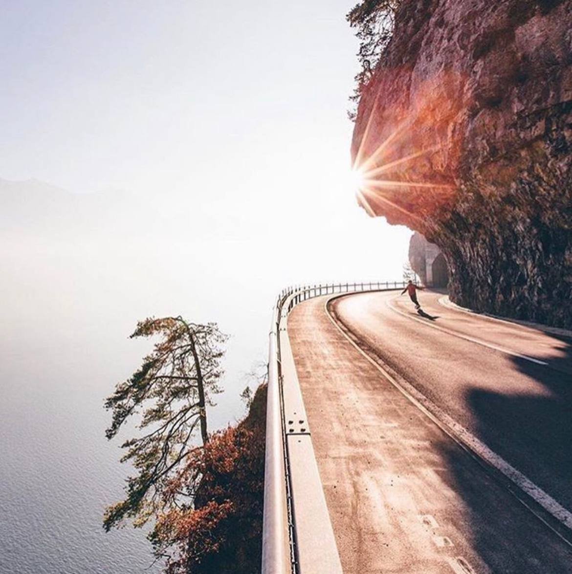 Девочка на дороге