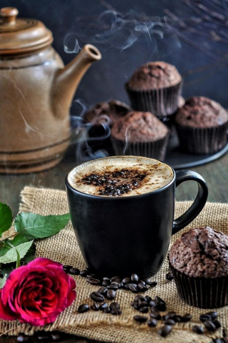 Чашечка кофе со сладостями