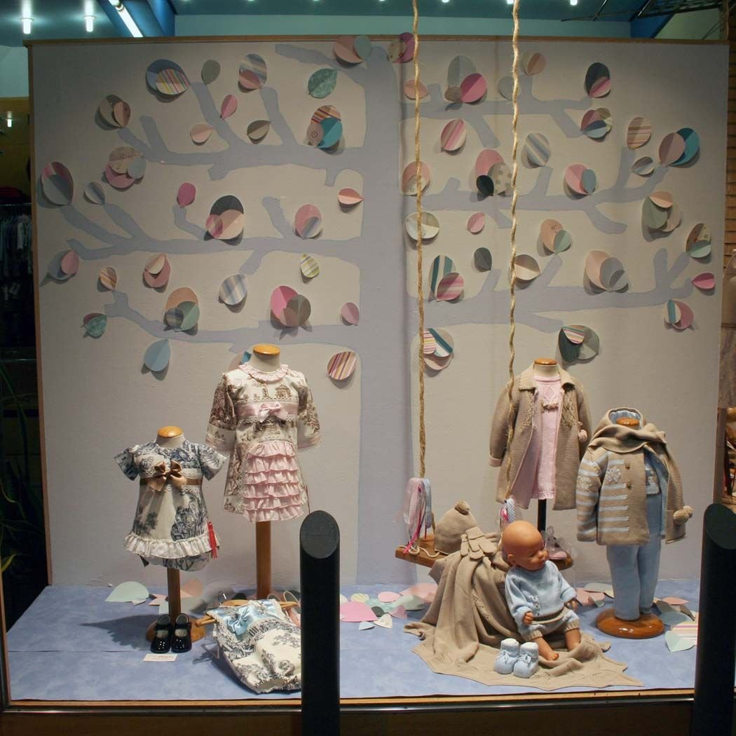 Витрина магазина детской одежды