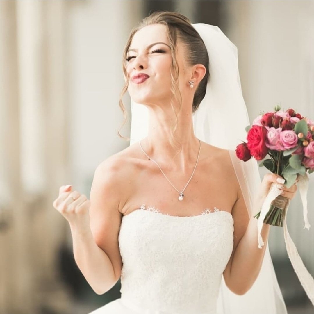 Невеста смеется фото