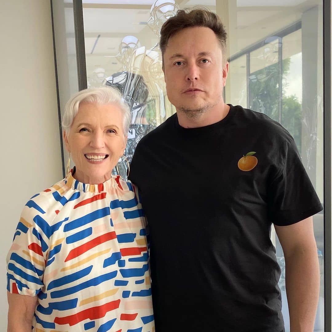 Илон Маск машина Тесла