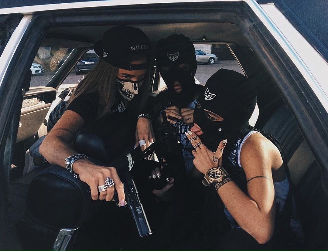 Пацан в маске