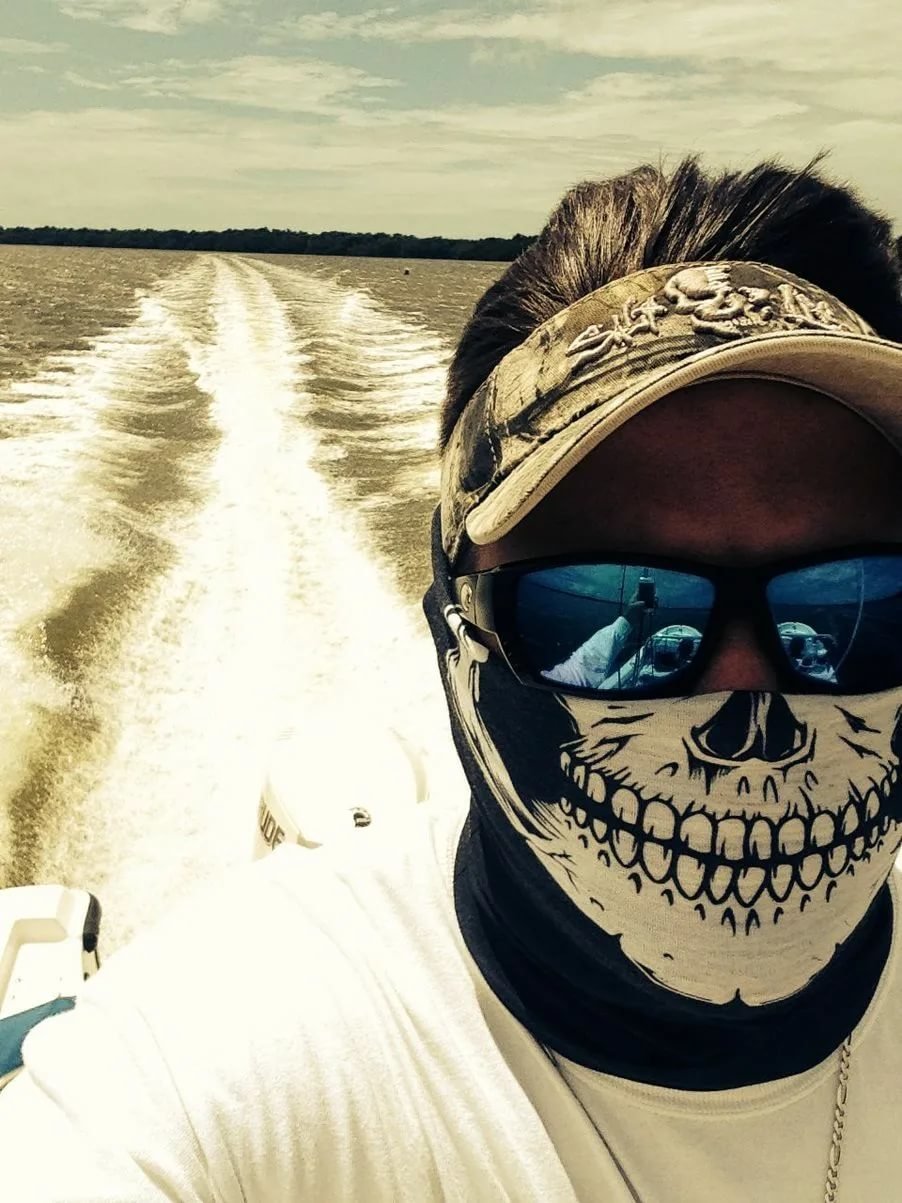 Крутой парень в кепке