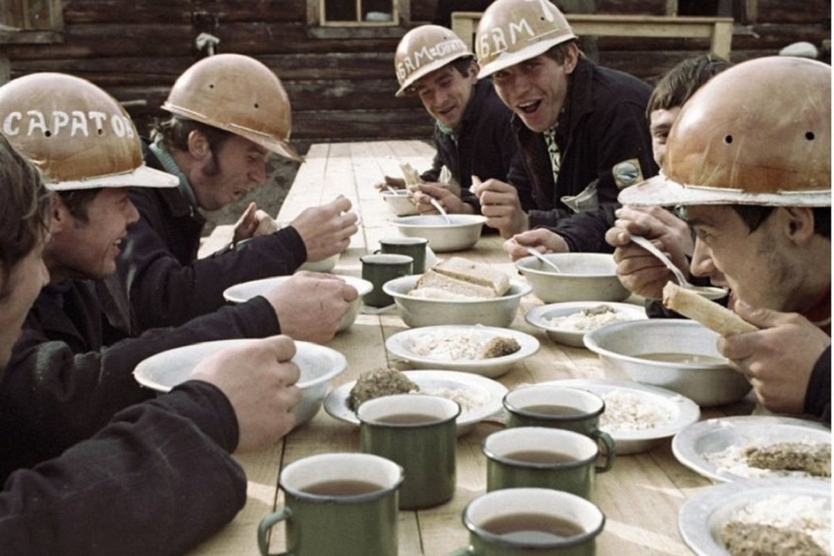 Обед на заводе