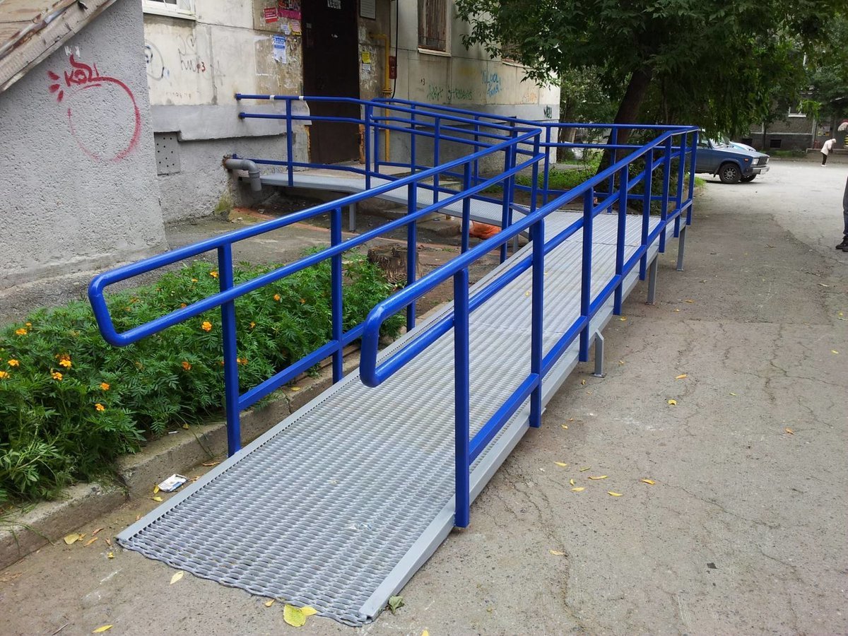 Ограждения для маломобильных групп на пандусе