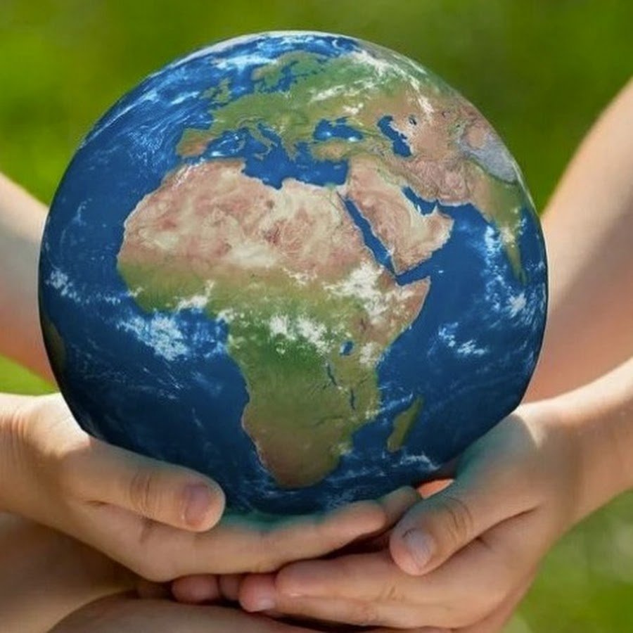 Человек с глобусом в руках