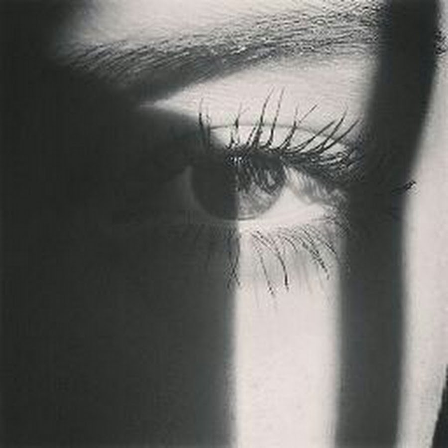 Плачущая девушка