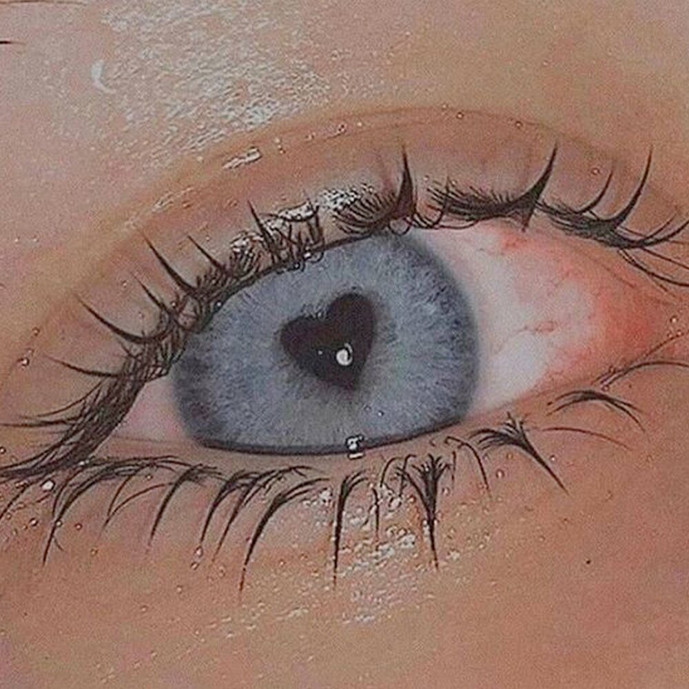 Красные заплаканные глаза