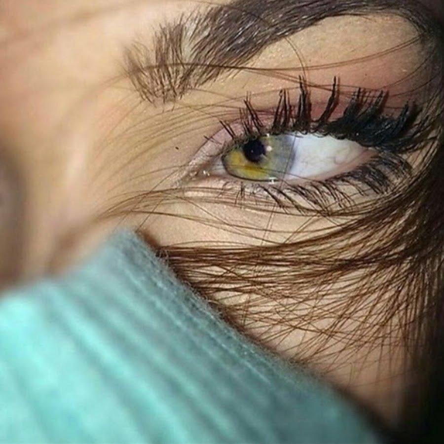 Девушка в слезах