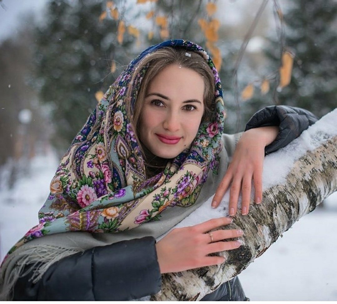 Павлопосадский платок Царевна Несмеяна