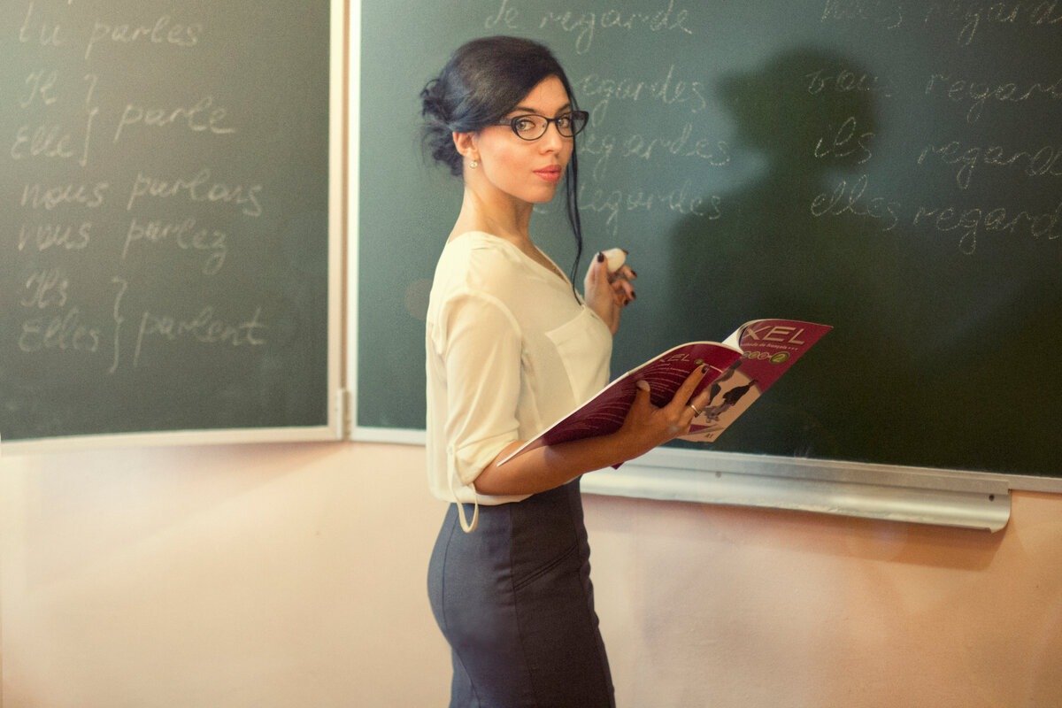 Молодые учительницы