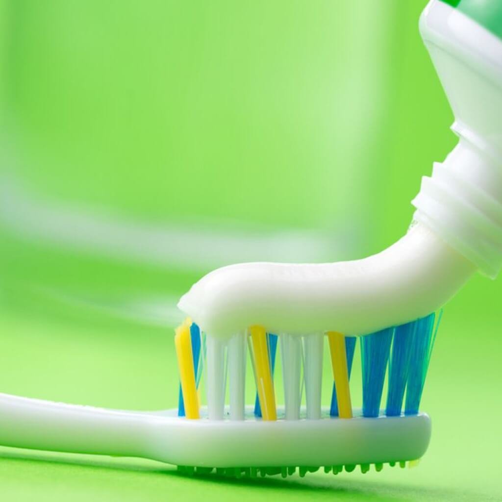 Зубная паста выдавленная