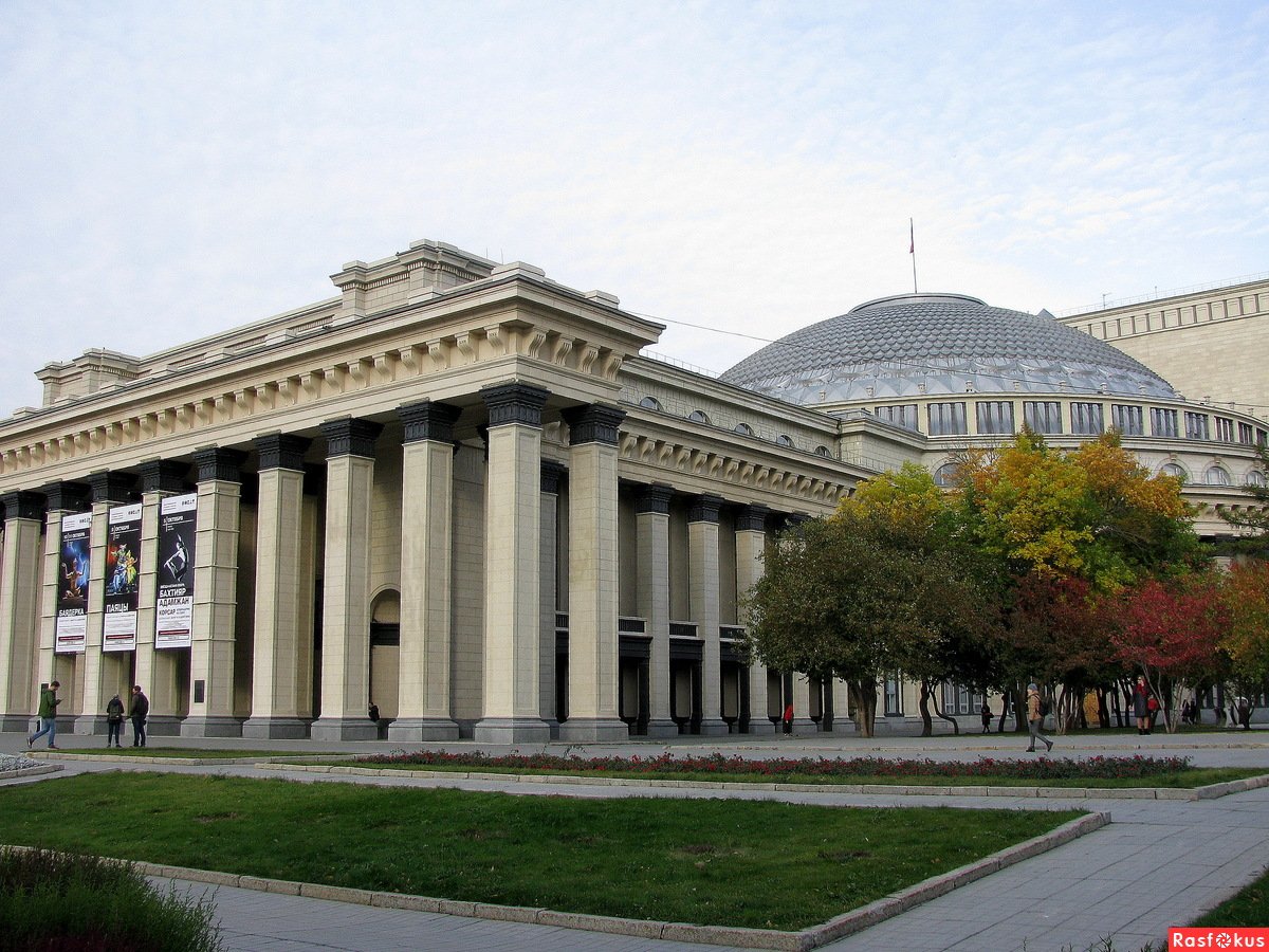 Здание Новосибирского театра оперы и балета