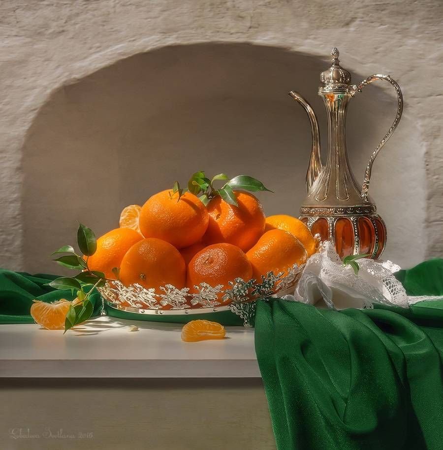 Натюрморт с цветами в светлых тонах