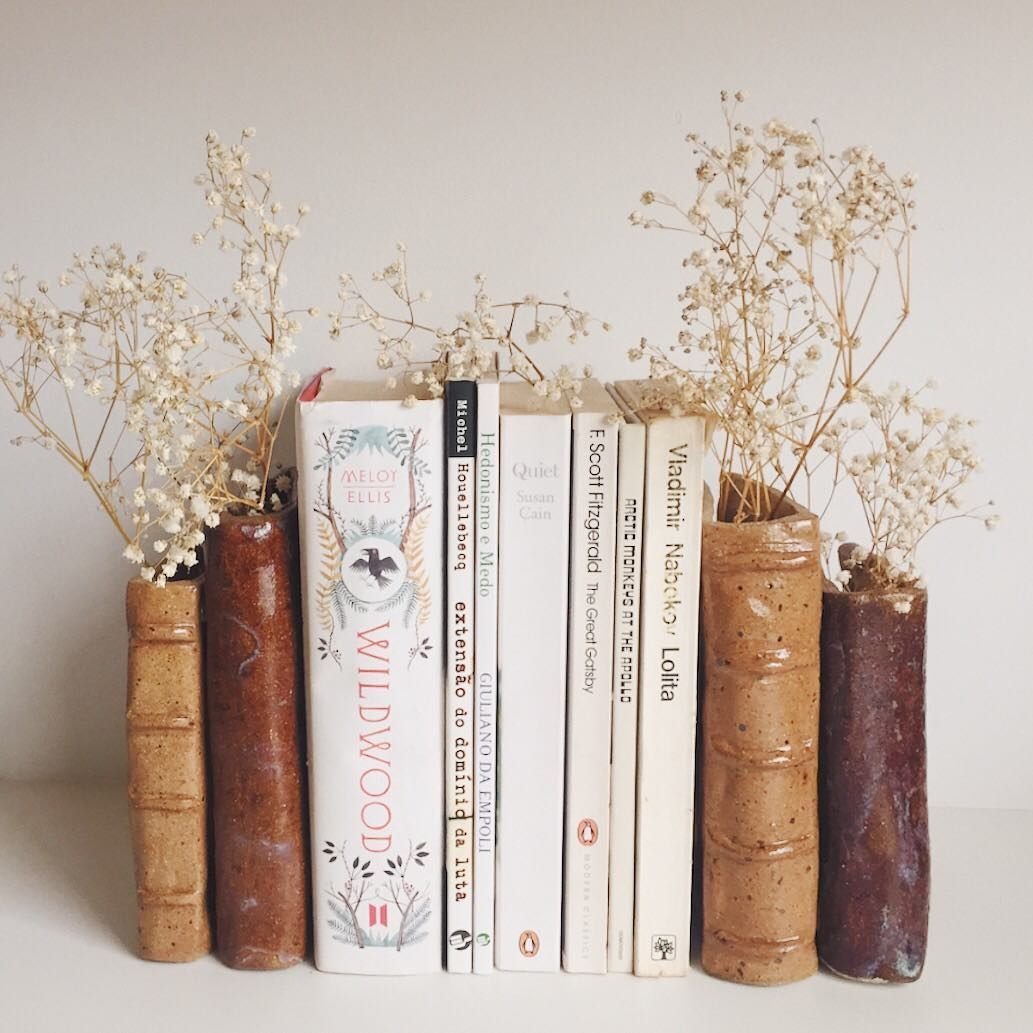 Стопка книг медицина