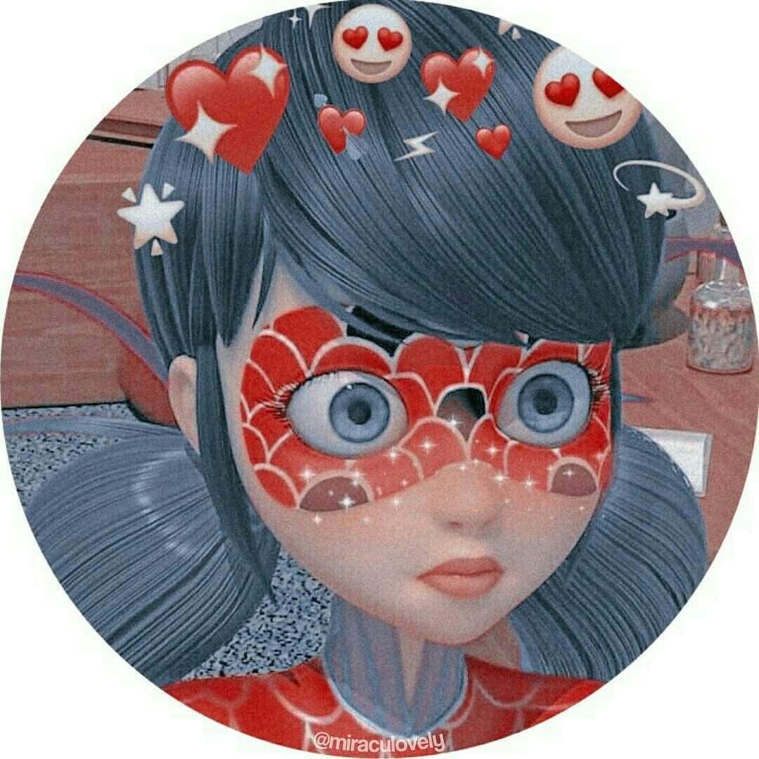 В круглых очках арт