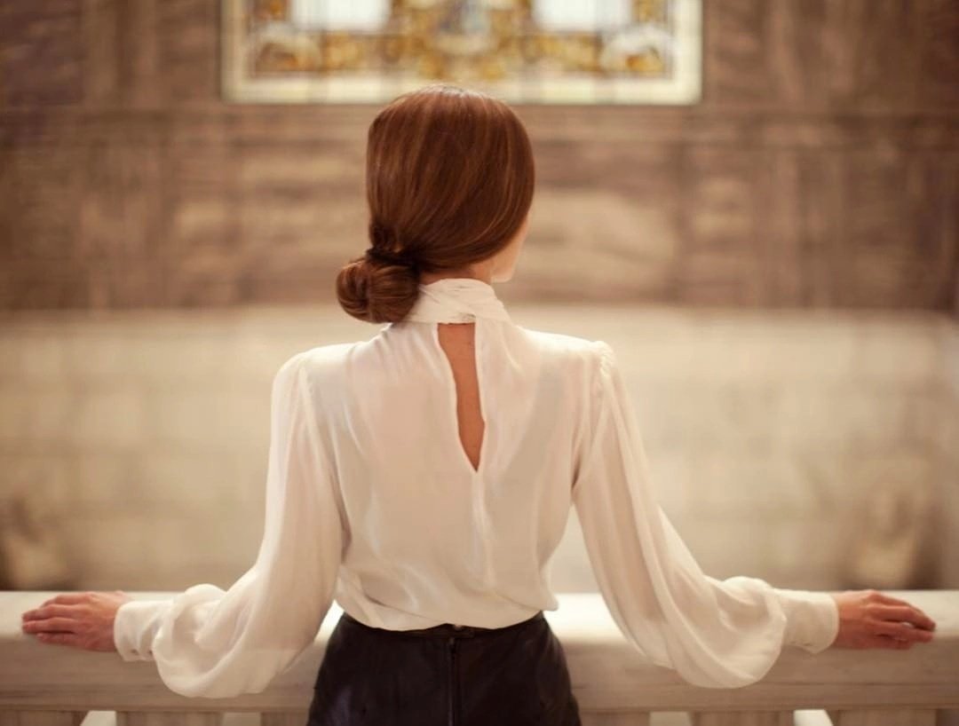 Девушка на горе