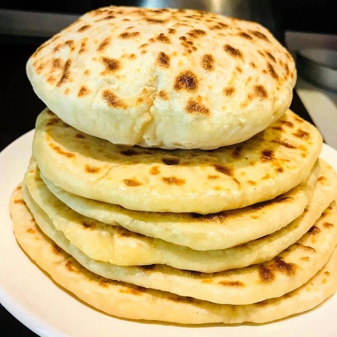 Пекарь лепешек в тандыре