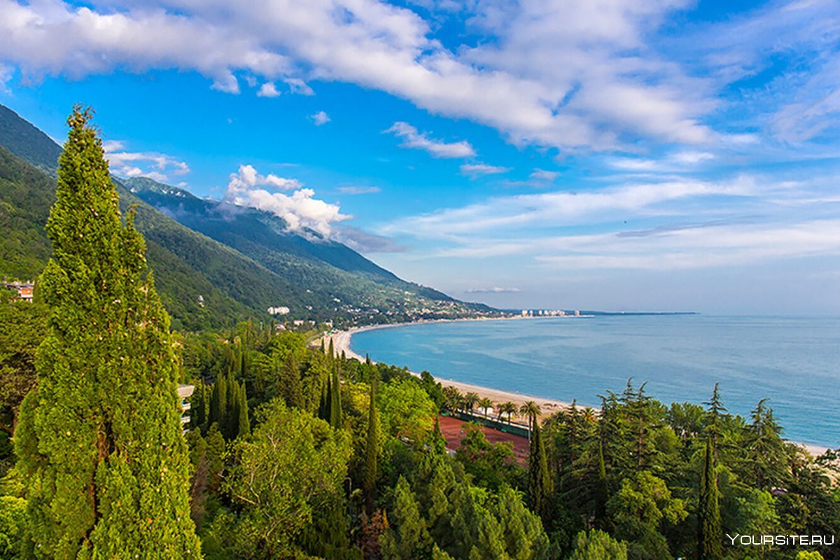 Озеро Рица панорама