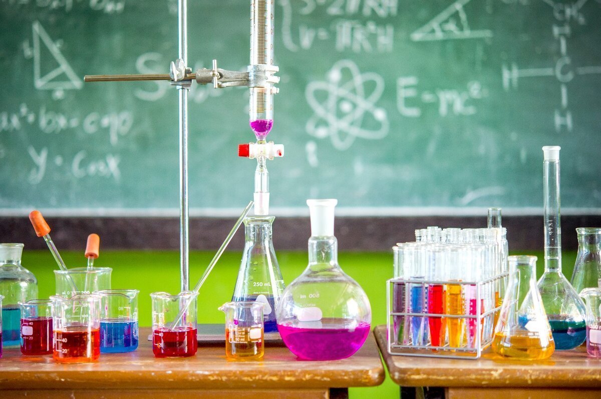 Лаборатория на прозрачном фоне