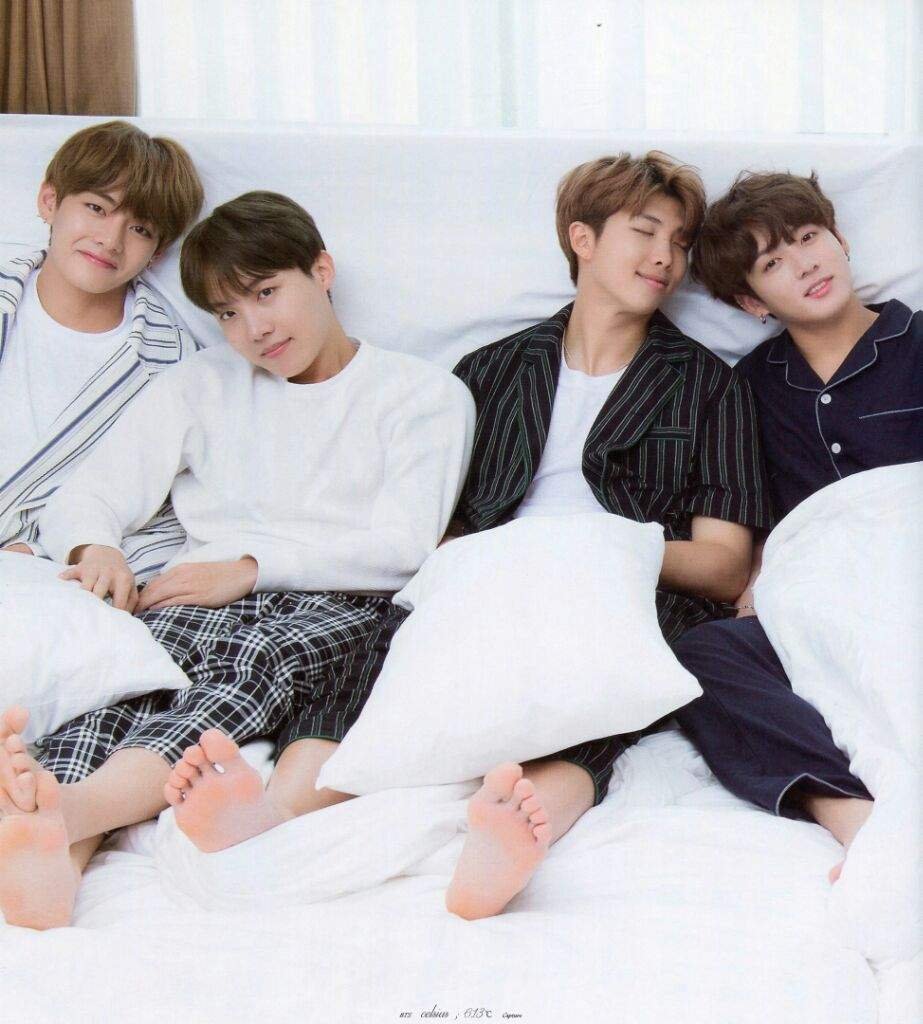 Группа БТС спит