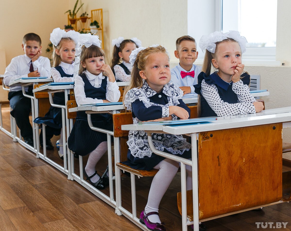 Пойти в школу в москве. Дети в классе. Школьники в классе. Школа первоклассника. Школьники первоклашки.