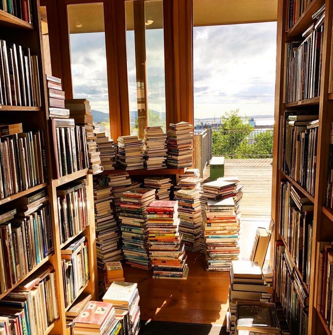 Отыщите место со множеством книг