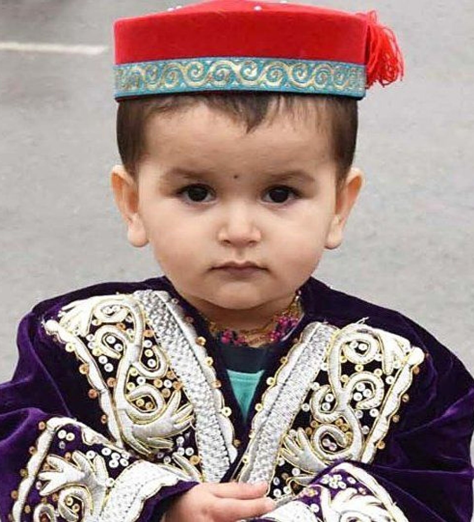 Таджикский тема. Дети таджики. Таджикский мальчик. Красивые таджикские дети. Маленькие дети таджики.