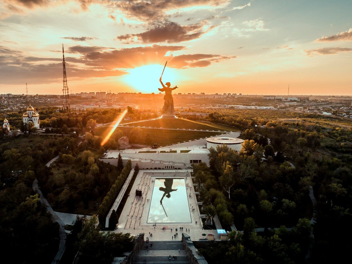 Монумент Родина мать зовёт на Мамаевом Кургане