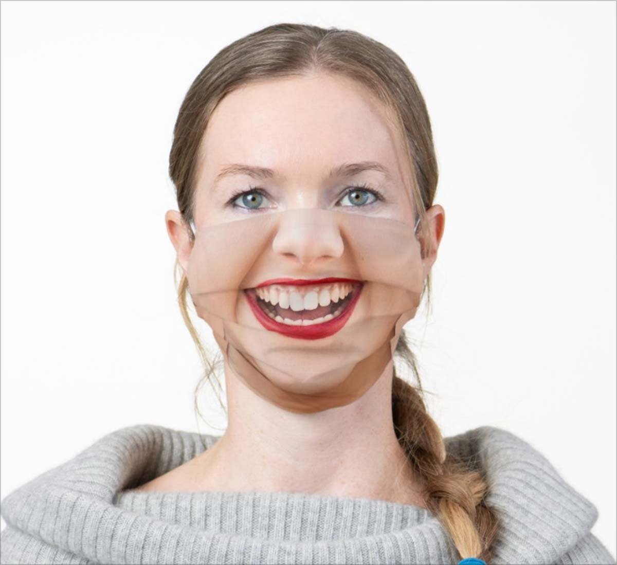 Человек с большой улыбкой