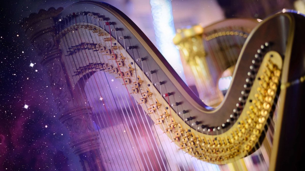 Арфа с цветами