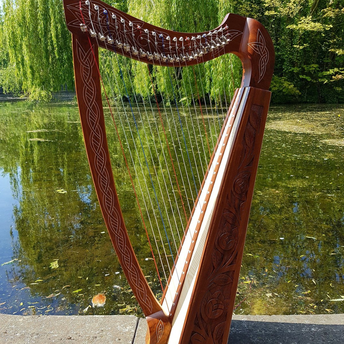 Русалка с арфой